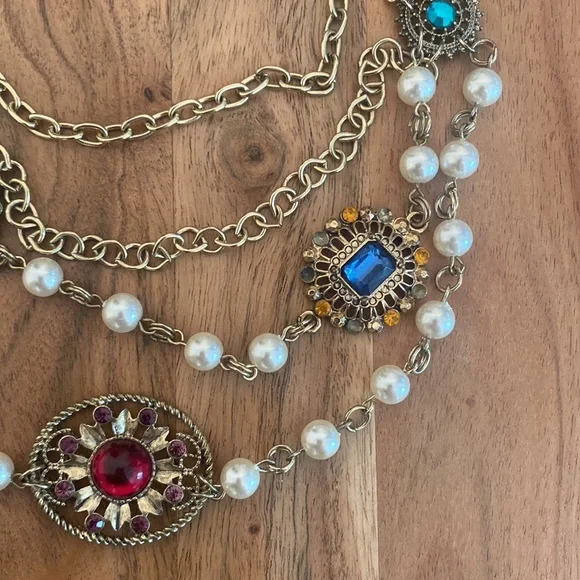 Gorgeous Costume Jewelry Necklace - Picture 4 of 5